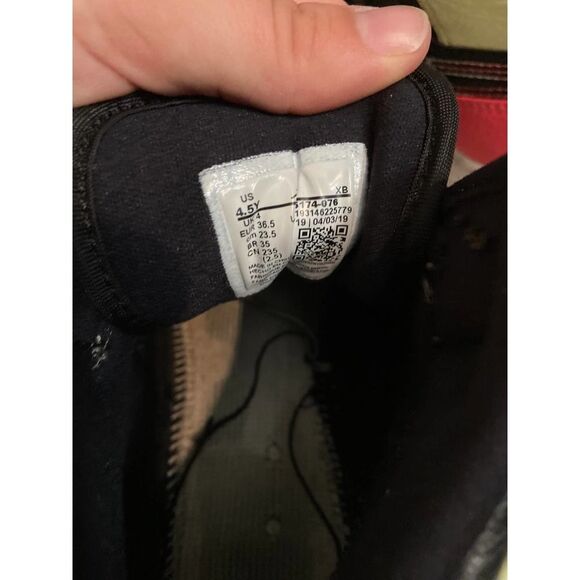 Nike Air‎ Jordan 1 Mid SE GS Glow In The Dark AV5174-076 Size 4.5Y - Picture 4 of 7